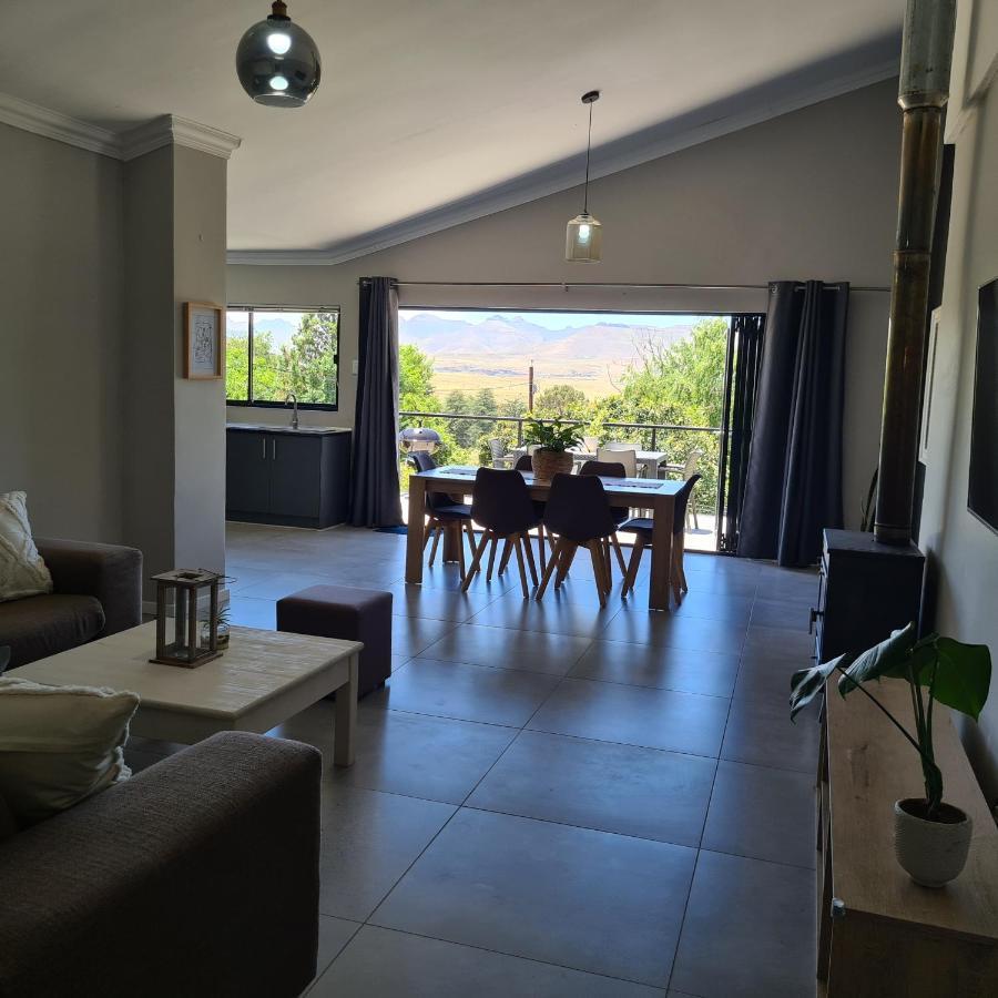 Clarens Escape Apartment Bagian luar foto