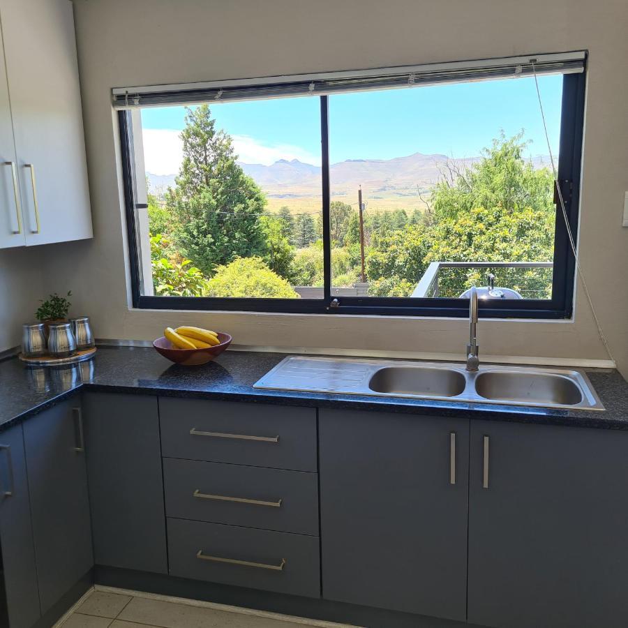 Clarens Escape Apartment Bagian luar foto